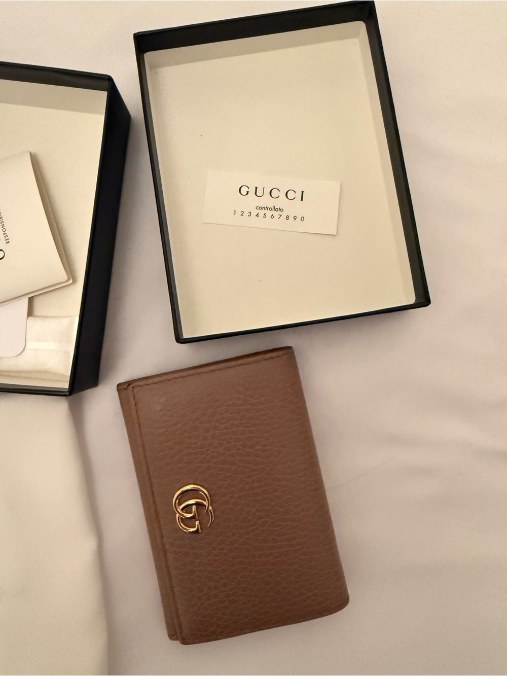 GUCCI  Taupe Leather Card Holder with Gold Logo